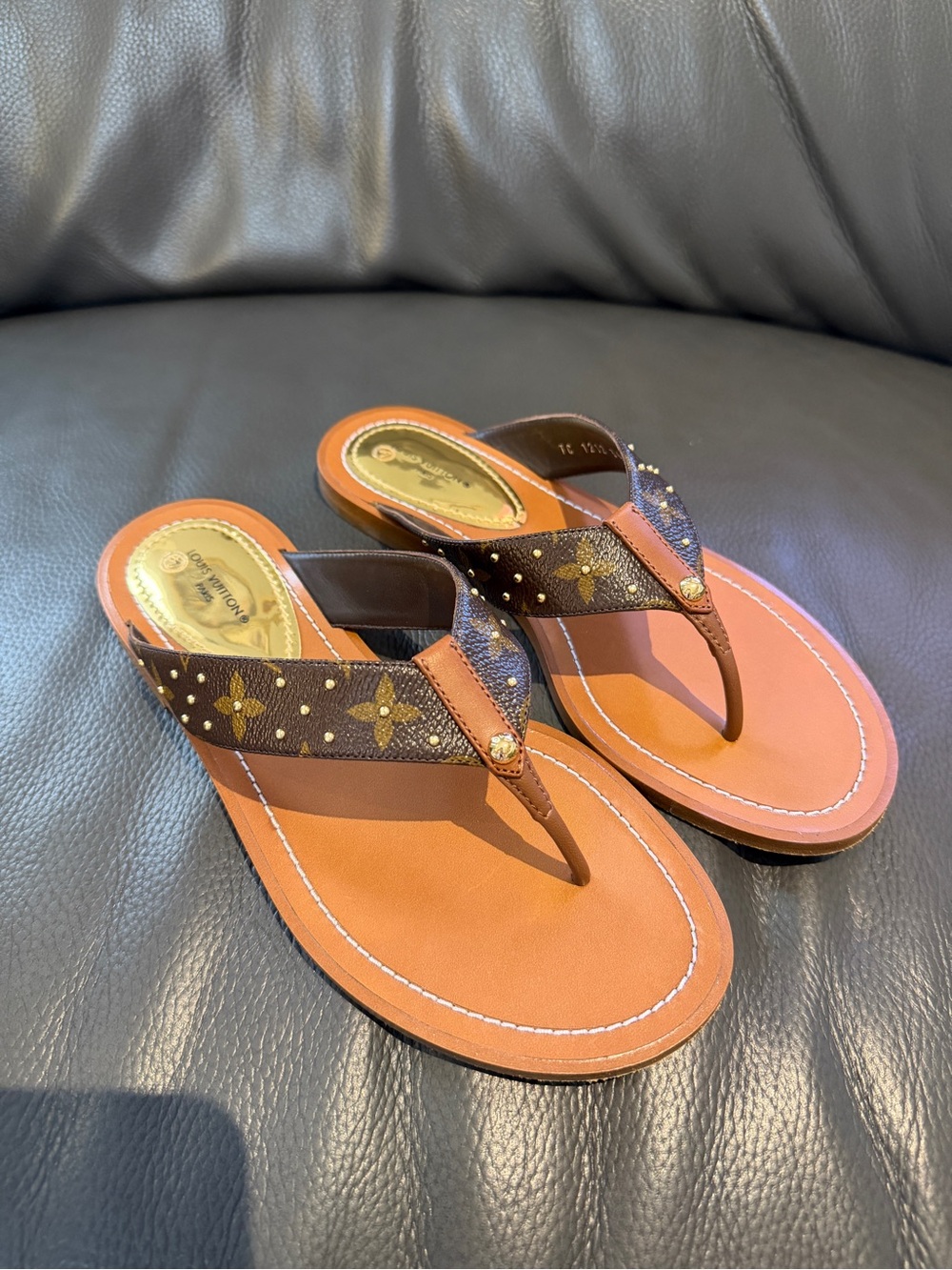 Louis Vuitton SUNNY FLAT THONG - Picture 3 of 11